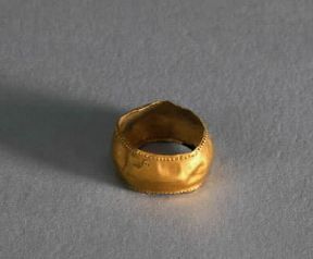 Anello greco in oro (Londra, British Museum).Londra, British Museum