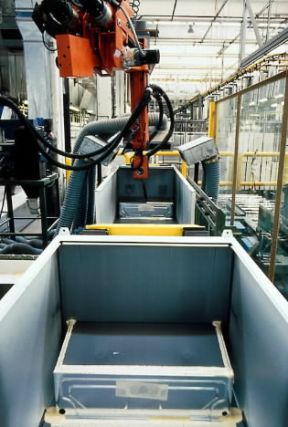 Automazione. Operazioni automatiche per sigillare armadi.Merloni Elettrodomestici Automazione. Operazioni automatiche per sigillare armadi.Merloni Elettrodomestici