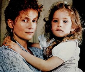 Claude Chabrol. Un fotogramma del film Un affare di donne (1988) con Isabelle Huppert.De Agostini Picture Library Claude Chabrol. Un fotogramma del film Un affare di donne (1988) con Isabelle Huppert.De Agostini Picture Library