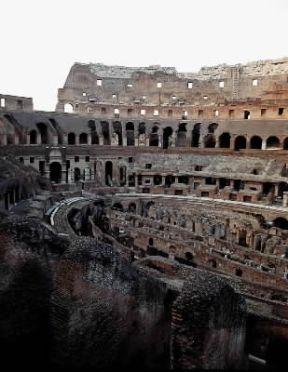 Colosseo. L'interno dell'anfiteatro dove sono visibili gli ambienti sotterranei, oggi privi di copertura.De Agostini Picture Library / G. Nimatallah Colosseo. L'interno dell'anfiteatro dove sono visibili gli ambienti sotterranei, oggi privi di copertura.De Agostini Picture Library / G. Nimatallah