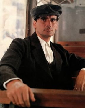 Massimo Troisi in un fotogramma del film Le vie del Signore sono finite (1987), di cui l'attore napoletano è stato anche regista.De Agostini Picture Library Massimo Troisi in un fotogramma del film Le vie del Signore sono finite (1987), di cui l'attore napoletano è stato anche regista.De Agostini Picture Library