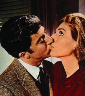 Mike Nichols. Una scena del film Il laureato interpretato da D. Hoffmann e A. Bancroft. Mike Nichols. Una scena del film Il laureato interpretato da D. Hoffmann e A. Bancroft.