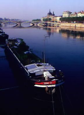 Rodano. Un tratto del fiume a Lione.De Agostini Picture Library / S. Vannini Rodano. Un tratto del fiume a Lione.De Agostini Picture Library / S. Vannini