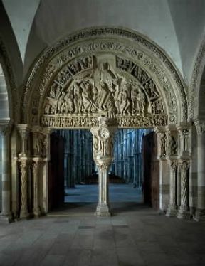 Francia. Il nartece e il portale centrale della basilica di S. Maria Maddalena a Vézelay.De Agostini Picture Library/G. Dagli Orti Francia. Il nartece e il portale centrale della basilica di S. Maria Maddalena a Vézelay.De Agostini Picture Library/G. Dagli Orti