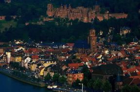Heidelberg. Veduta del castello che domina sulla città .De Agostini Picture Library / G. P. Cavallero Heidelberg. Veduta del castello che domina sulla città .De Agostini Picture Library / G. P. Cavallero