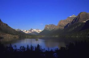 Montana. Il lago Saint Mary nel Glacier National Park.De Agostini Picture Library / G. Sioën Montana. Il lago Saint Mary nel Glacier National Park.De Agostini Picture Library / G. Sioën