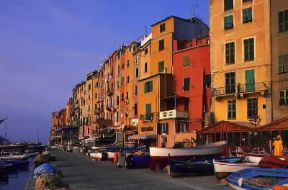 Portovenere. Abitazioni sul lungomare.De Agostini Picture Library/G. Carfagna Portovenere. Abitazioni sul lungomare.De Agostini Picture Library/G. Carfagna