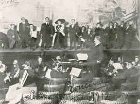 Ruggero Leoncavallo in una foto del 12 settembre 1912 durante le prove di Zingari (Locarno, Biblioteca Regionale).De Agostini Picture Library/A. Dagli Orti Ruggero Leoncavallo in una foto del 12 settembre 1912 durante le prove di Zingari (Locarno, Biblioteca Regionale).De Agostini Picture Library/A. Dagli Orti