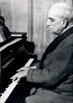 Umberto Giordano. Il compositore al piano.De Agostini Picture Library / A. Dagli Orti Umberto Giordano. Il compositore al piano.De Agostini Picture Library / A. Dagli Orti