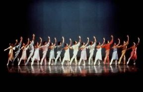 Aterballetto. La compagnia durante uno spettacolo.De Agostini Picture Library Aterballetto. La compagnia durante uno spettacolo.De Agostini Picture Library