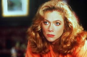 Kathleen Turner in un fotogramma del film La guerra dei Roses (1989), diretto dal regista D. De Vito.De Agostini Picture Library Kathleen Turner in un fotogramma del film La guerra dei Roses (1989), diretto dal regista D. De Vito.De Agostini Picture Library