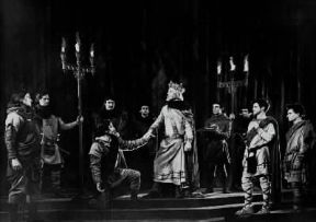 Macbeth. Laurence Olivier nel ruolo di Macbeth nel 1955 (Stratford-Upon-Avon, Shakespeare Centre Library).Stratford-Upon-Avon, Shakespeare Centre Library Macbeth. Laurence Olivier nel ruolo di Macbeth nel 1955 (Stratford-Upon-Avon, Shakespeare Centre Library).Stratford-Upon-Avon, Shakespeare Centre Library