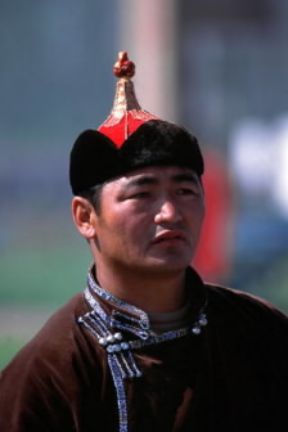 Asia. Un uomo mongolo con gli abiti della festa nazionale di Naadam.De Agostini Picture Library/W. Buss Asia. Un uomo mongolo con gli abiti della festa nazionale di Naadam.De Agostini Picture Library/W. Buss