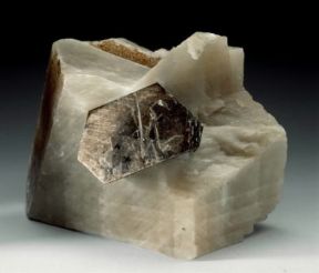 Mica. Un campione del minerale su calcite.De Agostini Picture Library/Photo 1 Mica. Un campione del minerale su calcite.De Agostini Picture Library/Photo 1