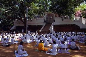 Sri Lanka . Il santuario bodhigara ad Anuradhapura. De Agostini Picture Library/C. Rives Sri Lanka . Il santuario bodhigara ad Anuradhapura. De Agostini Picture Library/C. Rives