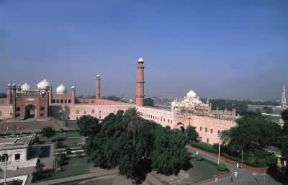 Lahore. Particolare di un portale riccamente decorato. De Agostini Picture Library/W. Buss Lahore. Particolare di un portale riccamente decorato. De Agostini Picture Library/W. Buss