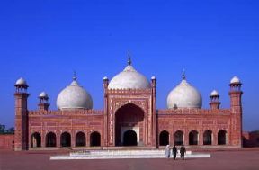 Lahore. Veduta d'insieme della Badshahi MasgidDe Agostini Picture Library/W. Buss Lahore. Veduta d'insieme della Badshahi MasgidDe Agostini Picture Library/W. Buss