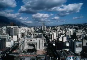 Venezuela. Veduta aerea di Caracas, la città più densamente abitata del Paese.De Agostini Picture Library/G. Sioën Venezuela. Veduta aerea di Caracas, la città più densamente abitata del Paese.De Agostini Picture Library/G. Sioën