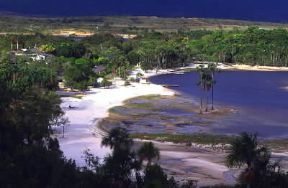 Venezuela. Un tratto di spiaggia nel Parco di Canaima, nello Stato di Bolivar.De Agostini Picture Library/G. Sioën Venezuela. Un tratto di spiaggia nel Parco di Canaima, nello Stato di Bolivar.De Agostini Picture Library/G. Sioën
