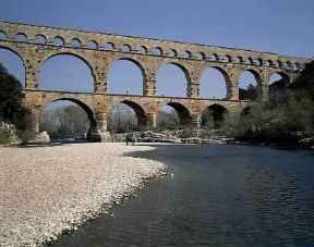 Acquedotto romano (sec. I d.C.) Pont-du-Gard a Nîmes.De Agostini Picture Library/G. Dagli Orti Acquedotto romano (sec. I d.C.) Pont-du-Gard a Nîmes.De Agostini Picture Library/G. Dagli Orti