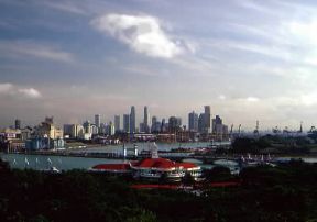 Singapore . Veduta panoramica della città di Singapore.De Agostini Picture Library/S. Boustani Singapore . Veduta panoramica della città di Singapore.De Agostini Picture Library/S. Boustani