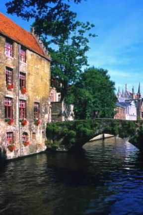 Bruges. Edifici affacciati lungo un canale.De Agostini Picture Library / Buss Bruges. Edifici affacciati lungo un canale.De Agostini Picture Library / Buss