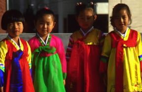 Corea. Bambine.De Agostini Picture Library / G. Wright Corea. Bambine.De Agostini Picture Library / G. Wright