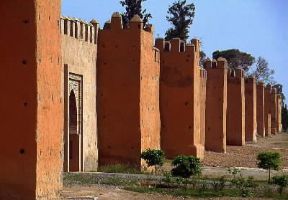 Marrakech. Le mura della città risalenti al periodo degli Almohadi.De Agostini Picture Library/C. Sappa Marrakech. Le mura della città risalenti al periodo degli Almohadi.De Agostini Picture Library/C. Sappa