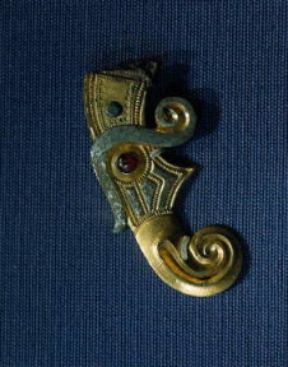 Vichingo. Un ornamento di scudo in oro proveniente da Aker (Oslo, Historisk Museum).De Agostini Picture Library/A. Dagli Orti Vichingo. Un ornamento di scudo in oro proveniente da Aker (Oslo, Historisk Museum).De Agostini Picture Library/A. Dagli Orti
