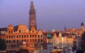Bruxelles. Veduta della città con la torre del municipio.De Agostini Picture Library/W. Buss Bruxelles. Veduta della città con la torre del municipio.De Agostini Picture Library/W. Buss
