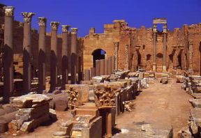 Leptis Magna. I resti della basilica severiana.De Agostini Picture Library/C. Sappa Leptis Magna. I resti della basilica severiana.De Agostini Picture Library/C. Sappa