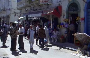 Libia. Una via della città vecchia di Tripoli.De Agostini Picture Library/C. Sappa Libia. Una via della città vecchia di Tripoli.De Agostini Picture Library/C. Sappa