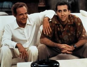 Nicolas Cage (destra) in un fotogramma di Mi gioco la moglie a Las Vegas (1992).De Agostini Picture Library/A. Dagli Orti Nicolas Cage (destra) in un fotogramma di Mi gioco la moglie a Las Vegas (1992).De Agostini Picture Library/A. Dagli Orti