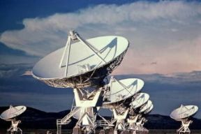 Antenna. Esempi di antenne paraboliche.Farabolafoto Antenna. Esempi di antenne paraboliche.Farabolafoto