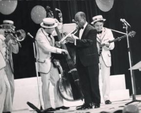 Louis Armstrong. Un'immagine di Louis Armstrong al XVIII Festival della Canzone di Sanremo nel 1968.Farabolafoto Louis Armstrong. Un'immagine di Louis Armstrong al XVIII Festival della Canzone di Sanremo nel 1968.Farabolafoto