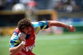 Atletica. L'atleta Werner Gunthor impegnato nel lancio del peso durante i Mondiali di Atletica di Tokio del 1991.Farabolafoto Atletica. L'atleta Werner Gunthor impegnato nel lancio del peso durante i Mondiali di Atletica di Tokio del 1991.Farabolafoto