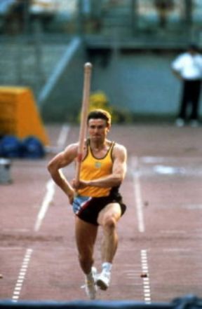 Atletica. Un'immagine di Sergej Bubka impegnato in una prova di salto con l'asta.Farabolafoto Atletica. Un'immagine di Sergej Bubka impegnato in una prova di salto con l'asta.Farabolafoto