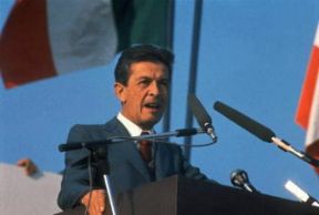 Enrico Berlinguer. Il parlamentare comunista durante un comizio.Farabolafoto Enrico Berlinguer. Il parlamentare comunista durante un comizio.Farabolafoto
