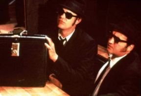 John Belushi. Una scena tratta dal film 'The Blues Brothers' del 1980.Farabolafoto John Belushi. Una scena tratta dal film 'The Blues Brothers' del 1980.Farabolafoto