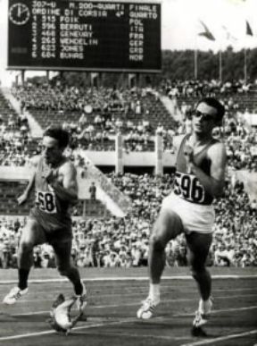 Livio Berruti. L'atleta italiano in azione nella gara valevole per i 'Quarti di finale' nei 200 metri, durante le Olimpiadi romane del 1960.Farabolafoto Livio Berruti. L'atleta italiano in azione nella gara valevole per i 'Quarti di finale' nei 200 metri, durante le Olimpiadi romane del 1960.Farabolafoto