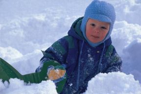 L'organismo reagisce ai cambiamenti climatici con l'acclimatazione. Acclimatazione. Quando nell'ambiente si verifica qualche cambiamento (di temperatura, di pressione ecc.), il nostro organismo reagisce con una serie di modificazioni fisiologiche e morfologiche che gli consentono di adattarsi alle nuove condizioni. L'organismo reagisce ai cambiamenti climatici con l'acclimatazione. Acclimatazione. Quando nell'ambiente si verifica qualche cambiamento (di temperatura, di pressione ecc.), il nostro organismo reagisce con una serie di modificazioni fisiologiche e morfologiche che gli consentono di adattarsi alle nuove condizioni.