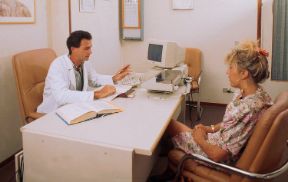 La deontologia medica. Deontologia. Con deontologia si intende la filosofia morale che individua e discute i doveri propri delle condizioni professionali. La deontologia medica, della quale esiste un codice ufficiale, stabilisce quindi le norme di comportamento del medico.