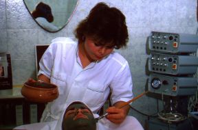 I fanghi curativi. Fangoterapia. Spesso anche i trattamenti estetici vengono effettuati facendo ricorso a sostanze naturali come i fanghi. I fanghi curativi. Fangoterapia. Spesso anche i trattamenti estetici vengono effettuati facendo ricorso a sostanze naturali come i fanghi.
