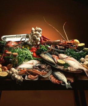 Le proprietà nutritive del pesce. Alimentazione. Un'alimentazione equilibrata prevederà anche il consumo di pesce: le proteine, gli acidi grassi insaturi e polinsaturi e il calcio di cui è ricco lo rendono un alimento molto prezioso. Le proprietà nutritive del pesce. Alimentazione. Un'alimentazione equilibrata prevederà anche il consumo di pesce: le proteine, gli acidi grassi insaturi e polinsaturi e il calcio di cui è ricco lo rendono un alimento molto prezioso.