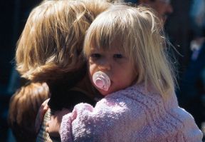 Le evoluzioni durante l'infanzia. Puericoltura. L'infanzia, età della vita che va dalla nascita alla pubertà, è naturalmente caratterizzata da continua evoluzione sia corporea, sia cognitiva, sia psichica. Le evoluzioni durante l'infanzia. Puericoltura. L'infanzia, età della vita che va dalla nascita alla pubertà, è naturalmente caratterizzata da continua evoluzione sia corporea, sia cognitiva, sia psichica.