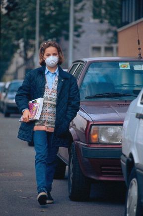 Proteggersi dall'inquinamento. Prevenzione. L'inquinamento atmosferico è causa di molte patologie, per esempio, dell'apparato respiratorio. Proteggersi da esso, per prevenire i suoi effetti nocivi, dovrebbe diventare una regola soprattutto per chi vive in città. Proteggersi dall'inquinamento. Prevenzione. L'inquinamento atmosferico è causa di molte patologie, per esempio, dell'apparato respiratorio. Proteggersi da esso, per prevenire i suoi effetti nocivi, dovrebbe diventare una regola soprattutto per chi vive in città.