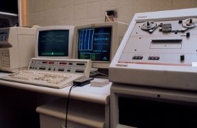 Laboratorio di elettrocardiografia dinamica. Diagnostica. Laboratorio di elettrocardiografia dinamica. Gli esami elettrocardiografici sono utili strumenti diagnostici per evidenziare patologie o disfunzioni a carico dell'apparato circolatorio. Laboratorio di elettrocardiografia dinamica. Diagnostica. Laboratorio di elettrocardiografia dinamica. Gli esami elettrocardiografici sono utili strumenti diagnostici per evidenziare patologie o disfunzioni a carico dell'apparato circolatorio.