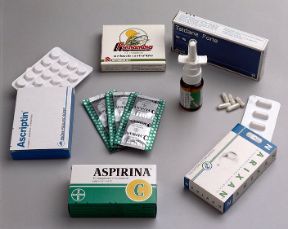 Farmaci per le malattie di raffreddamento. Farmacologia. Alcuni farmaci possono essere utilizzati per la cura sintomatica delle malattie di raffreddamento, benché queste siano spesso dovute ad agenti virali. Farmaci per le malattie di raffreddamento. Farmacologia. Alcuni farmaci possono essere utilizzati per la cura sintomatica delle malattie di raffreddamento, benché queste siano spesso dovute ad agenti virali.
