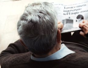 L'età della pensione. Vecchiaia. Una volta raggiunta l'età della pensione l'anziano, finalmente libero da impegni produttivi e lontano dalle competizioni professionali, ha l’occasione di sfruttare il tempo libero in modo costruttivo, dedicandosi alle sue passioni. L'età della pensione. Vecchiaia. Una volta raggiunta l'età della pensione l'anziano, finalmente libero da impegni produttivi e lontano dalle competizioni professionali, ha l’occasione di sfruttare il tempo libero in modo costruttivo, dedicandosi alle sue passioni.