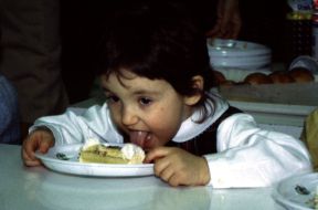 Le interferenze nella sensazione di fame. Fame. Non sempre la sensazione di fame dipende da un effettivo bisogno di ingerire cibo: la golosità o alcuni disturbi psicologici possono interferire notevolmente con i meccanismi di regolazione dell'ipotalamo.
